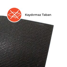 Kaymaz özellikli kırmızı paspas, yağmurlu havalarda dahi güvenli kullanım.